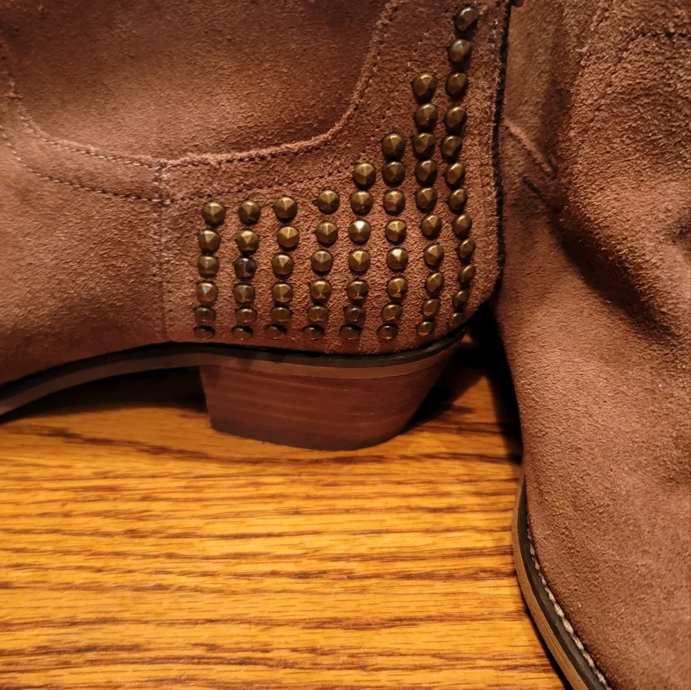 NWOT Marc Fisher Dark Tan Brown Genuine Suede Leather Studded Ankle Shoes Boots